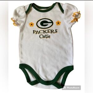 NFL Packers Cutie Bodysuit Size 0-3 Months-Green,Yellow,White-Football-Snaps J
